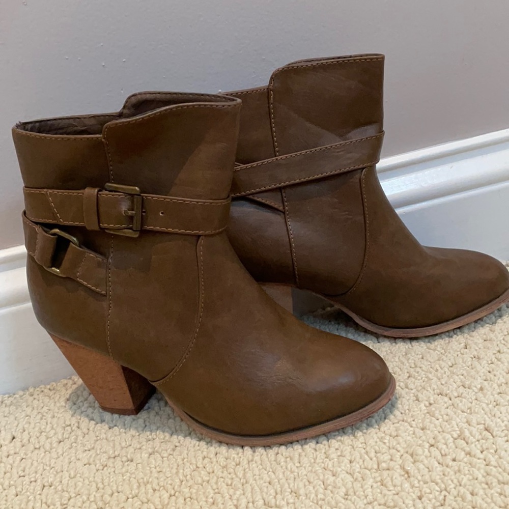 Bucco booties